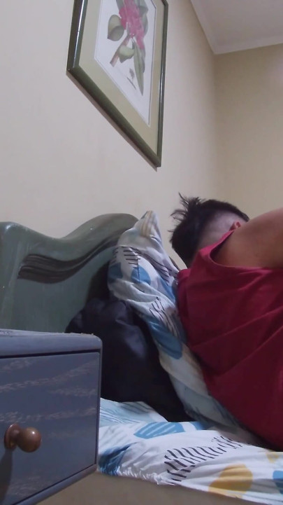 Amateur Hotel Masturbation with a Real Cumshot