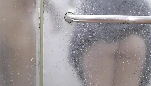 BOKEP INDO NEUESTES INDONESISCHES MÄDCHEN FICKT UNTER DER DUSCHE IN IHREM LIEBLINGS-SATINKLEID, IHR HINTERN IST SUPER SEXY UND PRALL