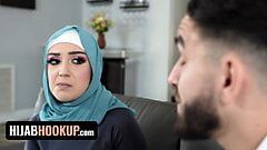 Hijab hookup - bella bellezza araba dai seni grandi sbatte il suo allenatore di calcio per mantenere il suo posto nella squadra