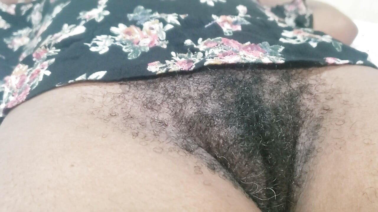 Seductive amateur mommy show you exactly how she likes to tease her own dripping folds