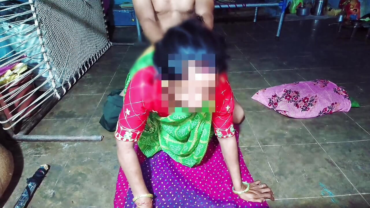 힌디어 오디오 Xxx 비디오로 집에서 섹스하는 배다른 여동생