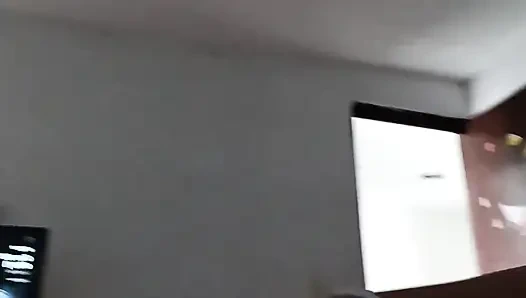 Горячая подруга практикует технику минета на члене ее подруги