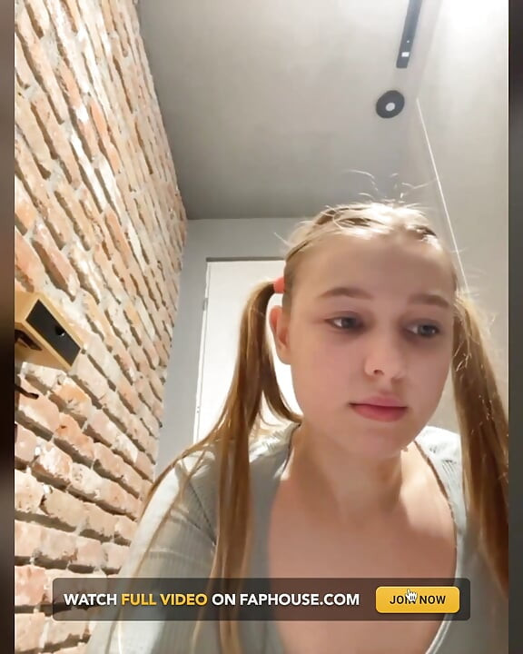 Dedilhando anal de perto Masturbe. Sente-se na cam