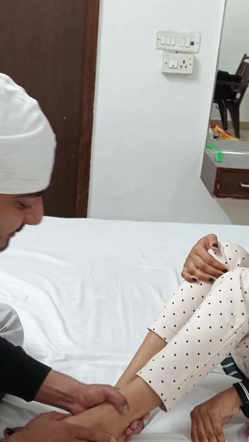 "भारतीय देवी अपने गुलाम को थप्पड़ मारती है" से भावनात्मक क्षण