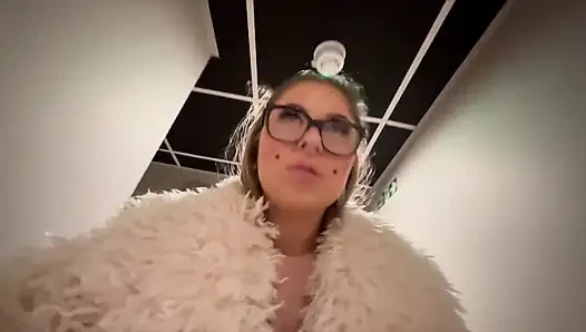 Sandie Candy Cumwalk
