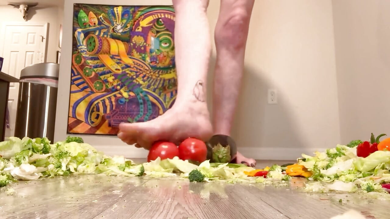 Size 16 Foot Crush with Vegetables