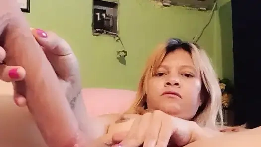 Pirang panas suka bermain