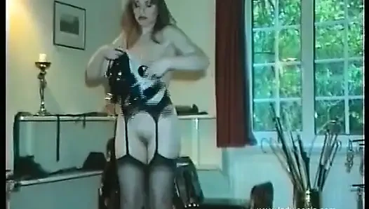 Junge tänzerin in pvc