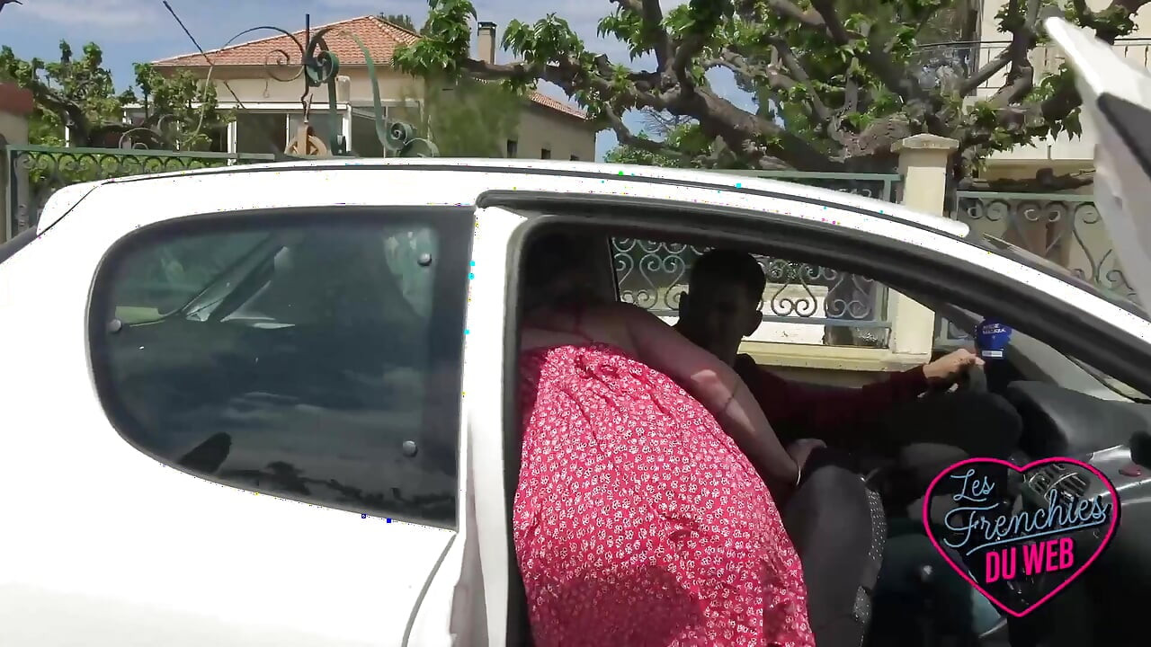 Η Sally, ένα άτακτο κορίτσι που θέλει να γευτεί τις απολαύσεις του σεξ