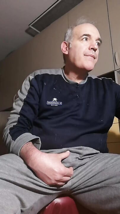 9 Şubat'ta çevrimiçi erotik gösteri.