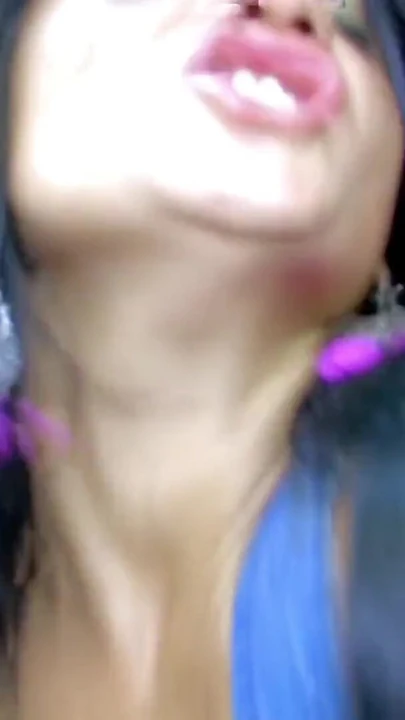 Krachtig moment uit "Een goede neukpartij in een bar met de fantastische Colombiaanse milf Yesenia Rock"