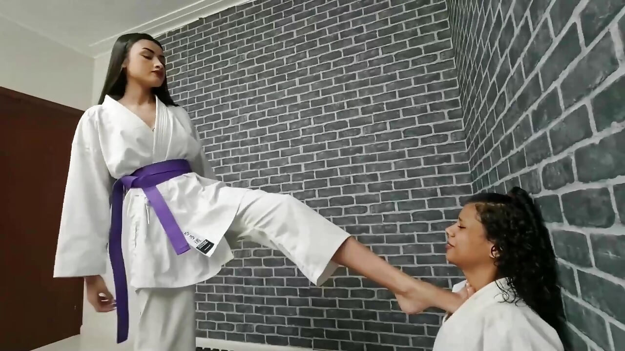 Karate fight Amanda  VS Nataly - Power kicks with model feets
