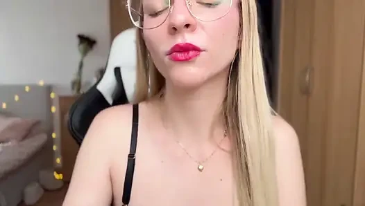 Ролевая игра ASMR, неуместное и грубое обращение
