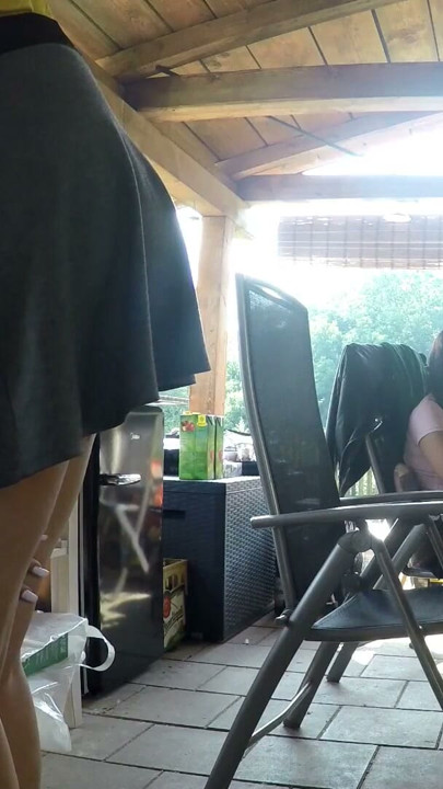 NO PANTIES 타이트한 보지 핫한 섹시 걸들이 이웃집에서 부활절을 축하하며 BBQ 파티 | 클립 2