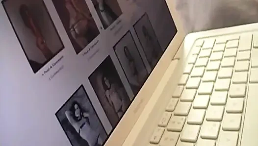 Возбужденная милфа, текущая мокрая от интенсивной сессии лизания киски