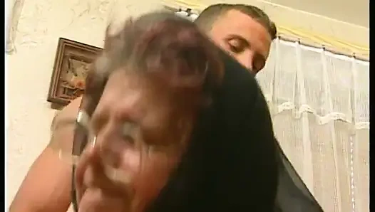 Versaute oma geritten auf dem bett