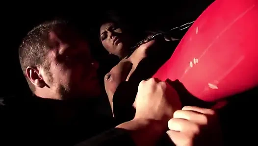 Gadis penurut dengan lingerie merah diikat dan dientot dengan fetish seks