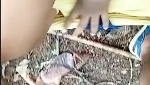 Istriku ngentot di hutan