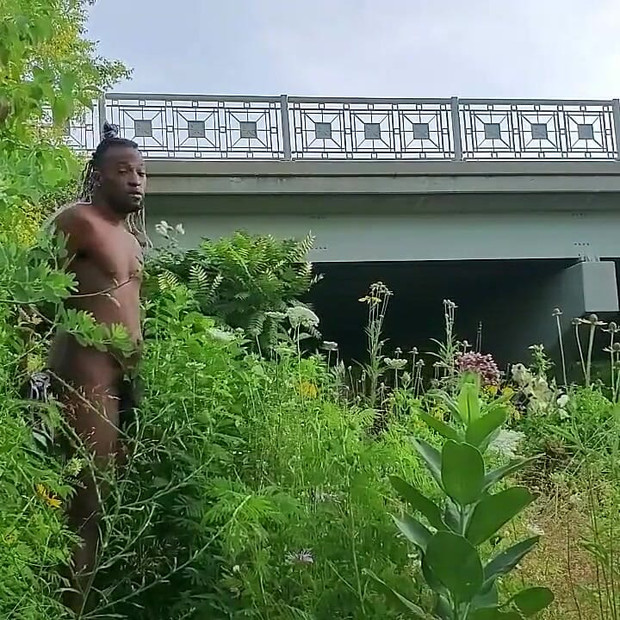 人前で裸で捕まった!!ケニー・ジェイがみんなに見せるジャーク!!