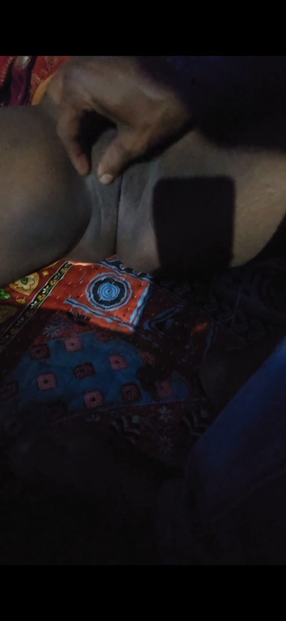 Fingeringul noii bhabhi, urmărește live | Clip 2