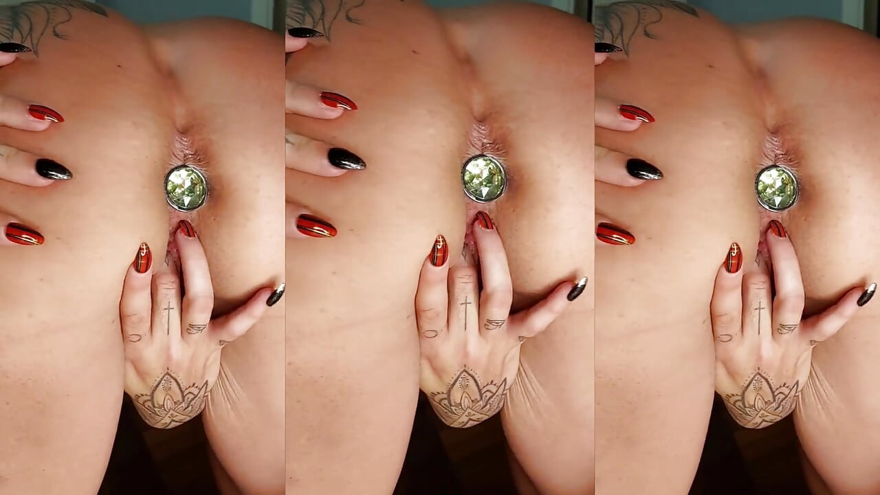 Я ненасытный, и я прошу больше членов в мой рот, задницу и киску.