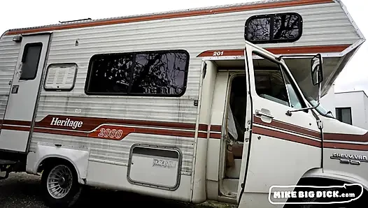 Van Side Hookup (MikeBigDick)