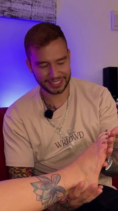 Melthoney sucks her feet and busts her big ass after an interview with Brian Evansx | Clip 1