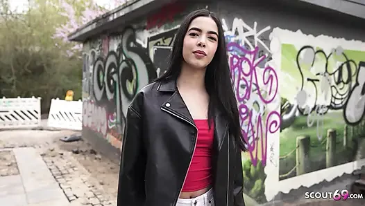 German scout - kubera fortuna si gadis latina dengan toket kecil dan langsing di ruangan casting bokep pertamanya