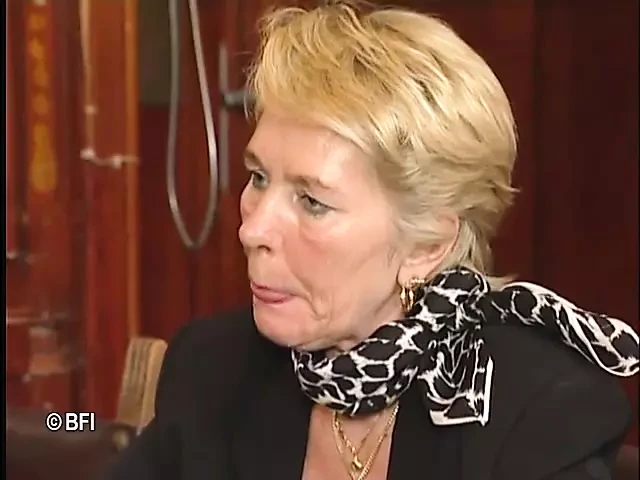 与当地酒吧的奶奶做爱