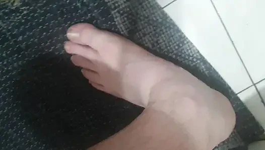 Güzel bir duş sonrası ayaklarım