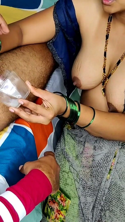 Pados ki aunty unke bahu ke liye mere land ka pani mangne lagi | Clip 2
