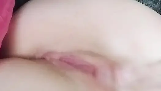 Aku merekam video ayah tiriku lagi bugil, masturbasi memek sempitku, dan ngentot memekku sendiri pakai mainan seks