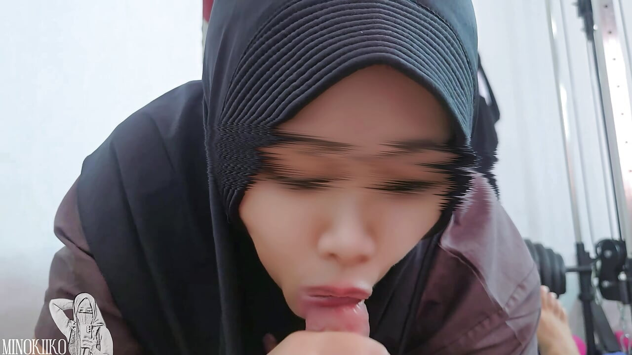 Awek Tudung Asia mengurut tubuh saya kemudian menghisap zakar saya! Pengakhiran bahagia yang gila - Minokiiko