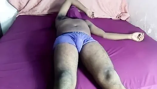 Sri-lankische MILF mit Campusboy