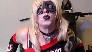 Goth cheerleader slaat weer toe! lang plagen