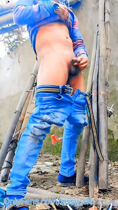 Femboy Twink Vanjsko pišanje i zabava Compilation.mp4