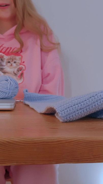 Curvy MILF with a Big Ass Checks How Rubbing Against the Desk Warms up Her Hairy Pussy.