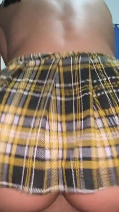 Epico momento da "Seduco il mio fratellastro con la mia minigonna"