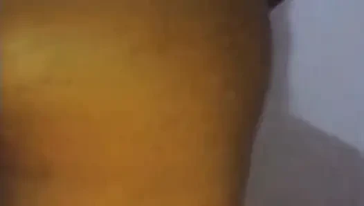 Sri Lankalı evli kadın amcık fışkırtıyor ve osuruyor