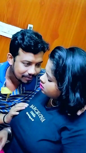 "होममालिक एक देसी सेक्सी बड़े स्तन वाली लड़की के लिए कमरे का किराया छोड़ रहा है और उसे उसके बड़े स्तनों से हार्डकोर चोद रहा है"