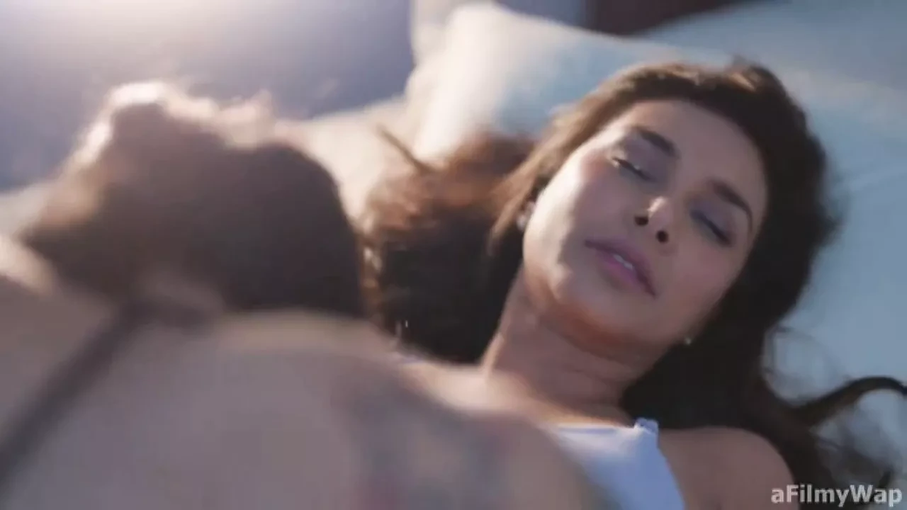 Bani j kysser lisa ray
