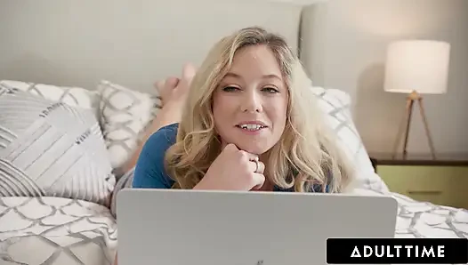ADULT TIME - Naughty River Lynn поощряет нового сводного члена дрочить с ней во время просмотра порно