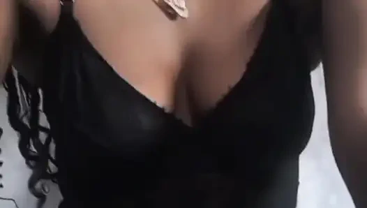 Hot Latina waiting for you on her secret page to enjoy exclusive content just for you