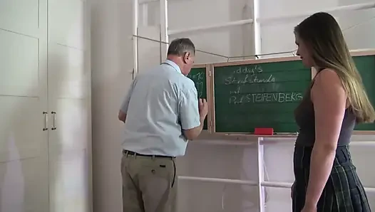Sadistischer Mathelehrer Und Grausame Professorin Bestrafen Schulmädchen!