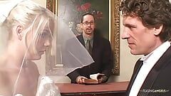 Невесту с завязанными глазами удивляют два твердых члена сразу