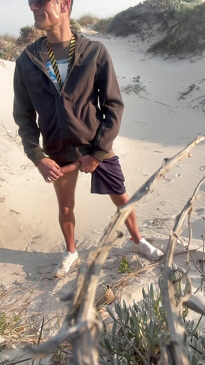 Mike is stroking on the beach again