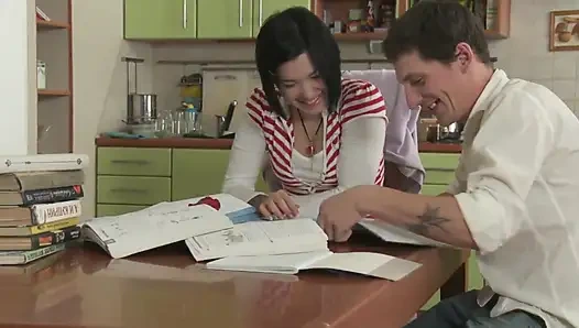 Remaja terangsang suka ngentot pantat setelah belajar keras