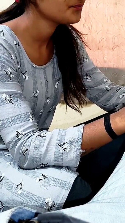 INDIAN GIRLFRIEND GAVE HANDJOB WHILE SMOKING CIGARETTE, I FUCKED HER PUSSY VERY HARD & HARDCORE FUCKED | Clip 1