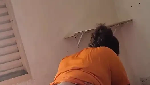 Ibu tiri semok ini sampai mengerang keenakan