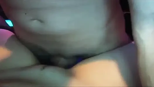Sarışın hatun damlayan yumrukla genişliyor